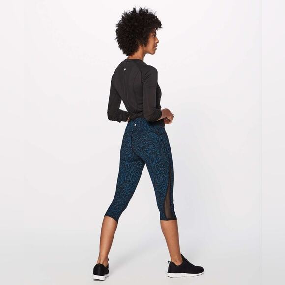 Lululemon Train Times Crop 17" Pulse Capri Black size 6 - Picture 3 of 9